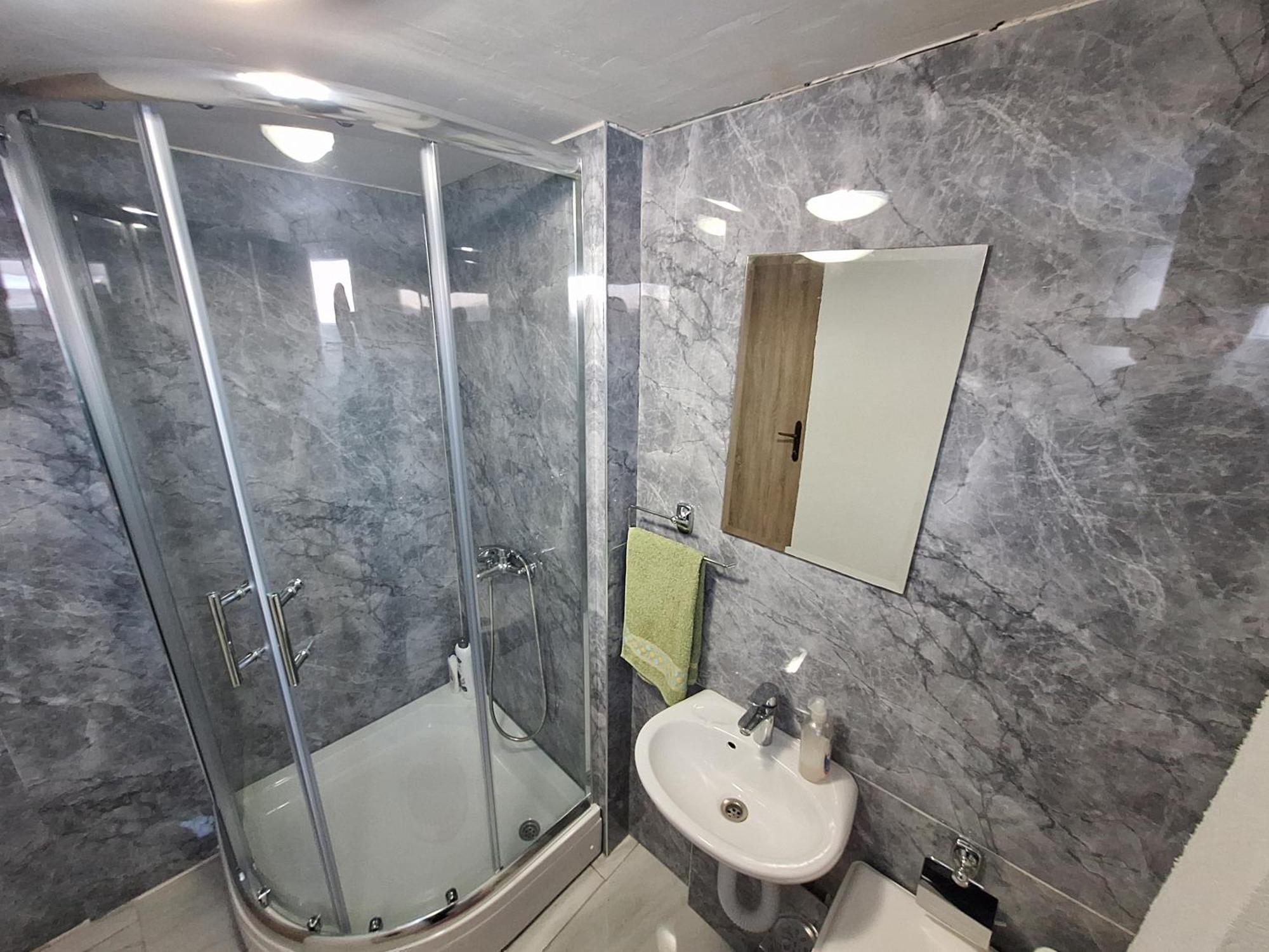 Fly & Stay Apartments Laktasi Luaran gambar