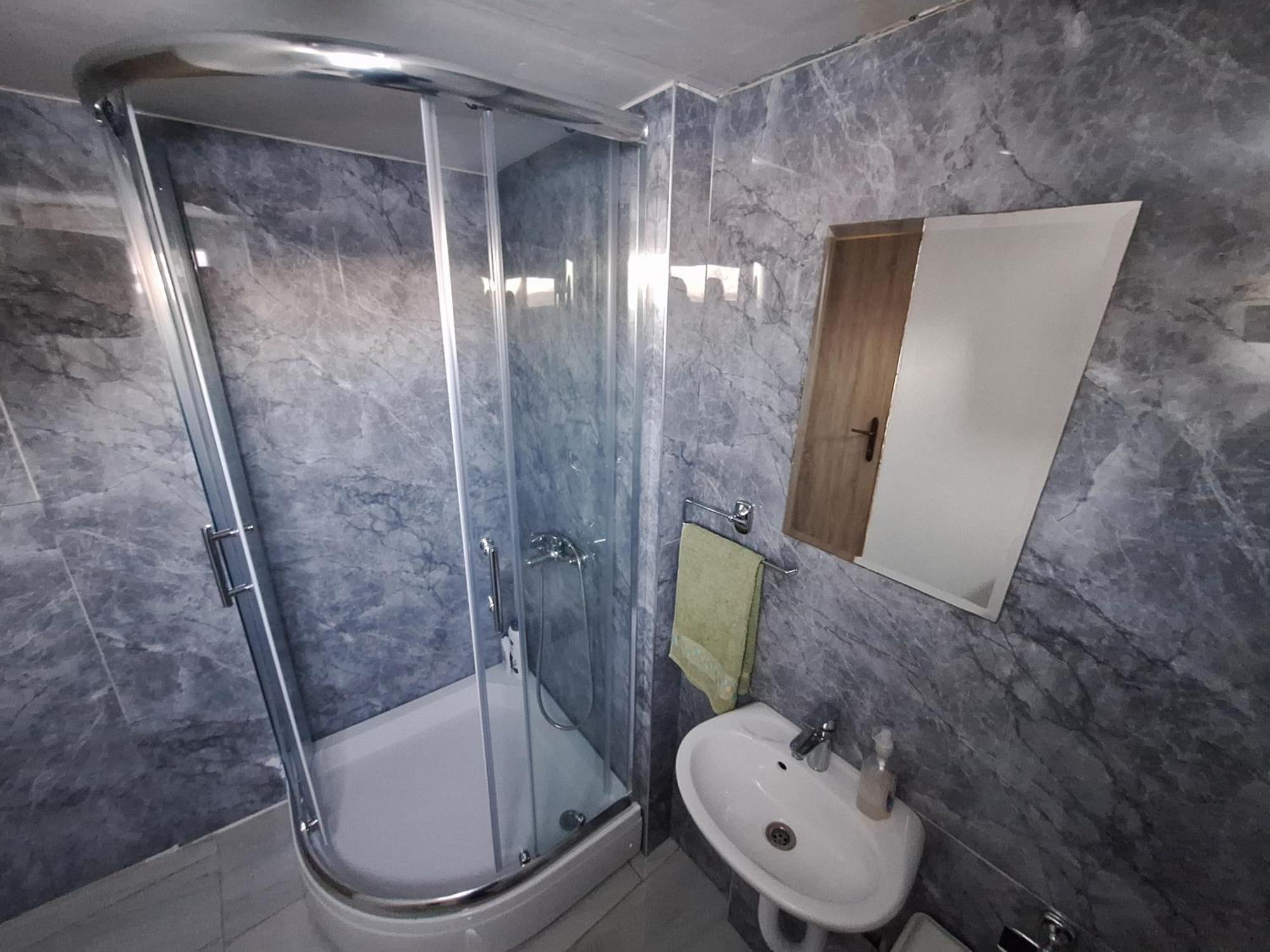 Fly & Stay Apartments Laktasi Luaran gambar