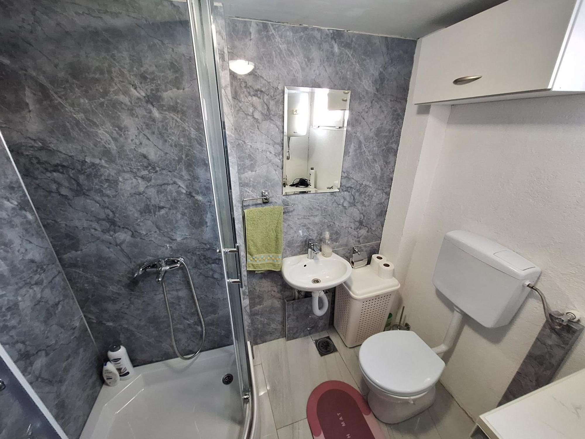 Fly & Stay Apartments Laktasi Luaran gambar