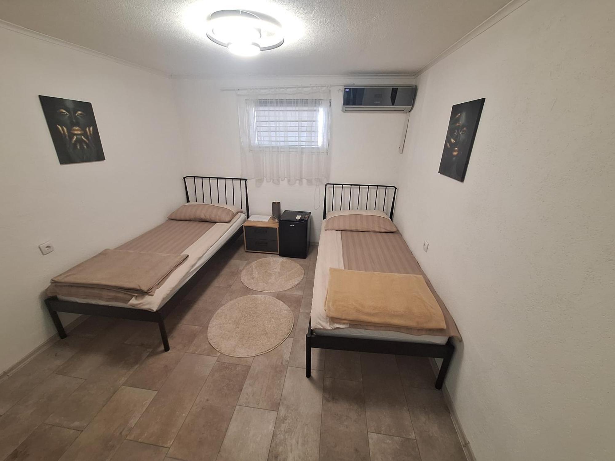 Fly & Stay Apartments Laktasi Luaran gambar