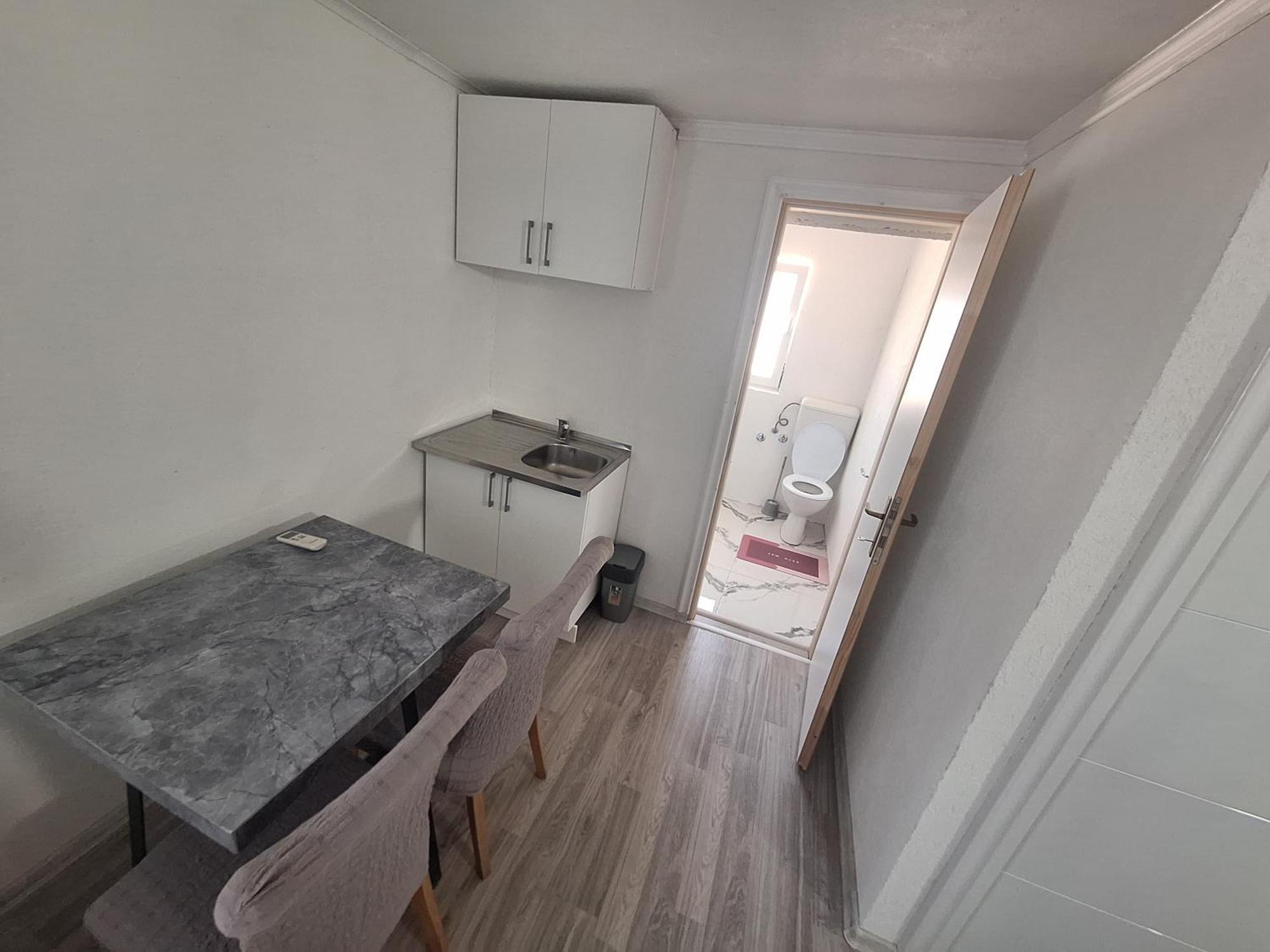 Fly & Stay Apartments Laktasi Luaran gambar