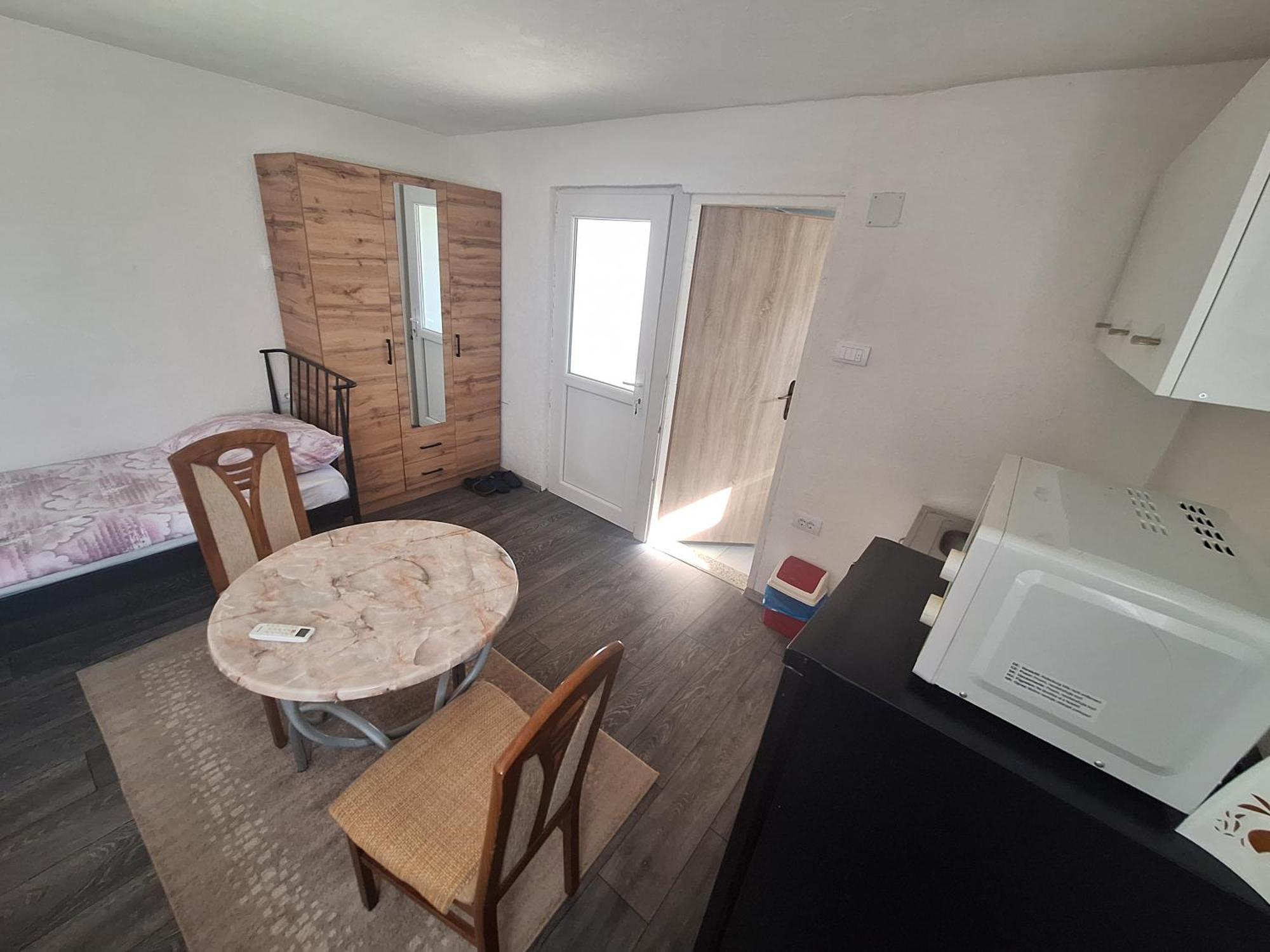 Fly & Stay Apartments Laktasi Luaran gambar